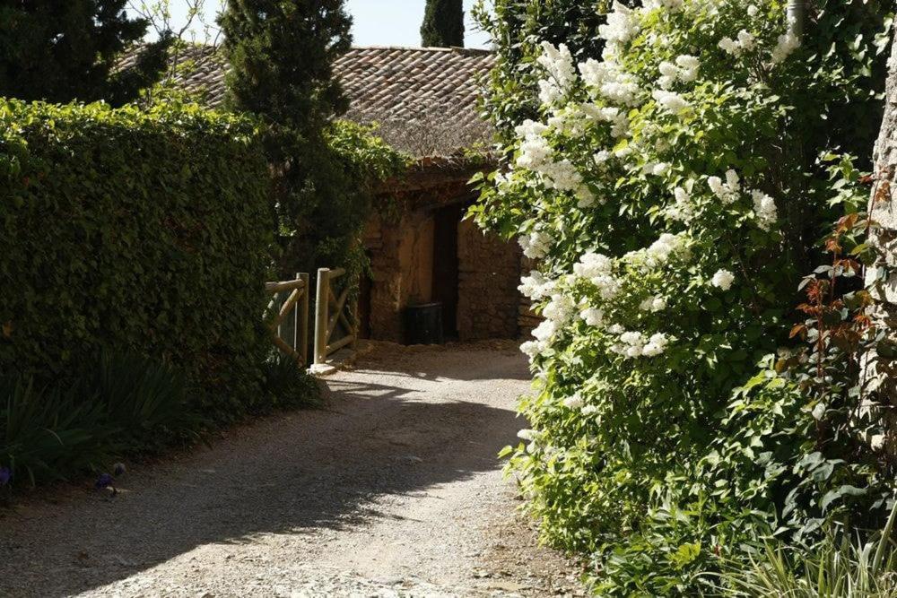 Masia Cal Millas - Turisme Rural Castellfullit de Riubregos Exteriör bild
